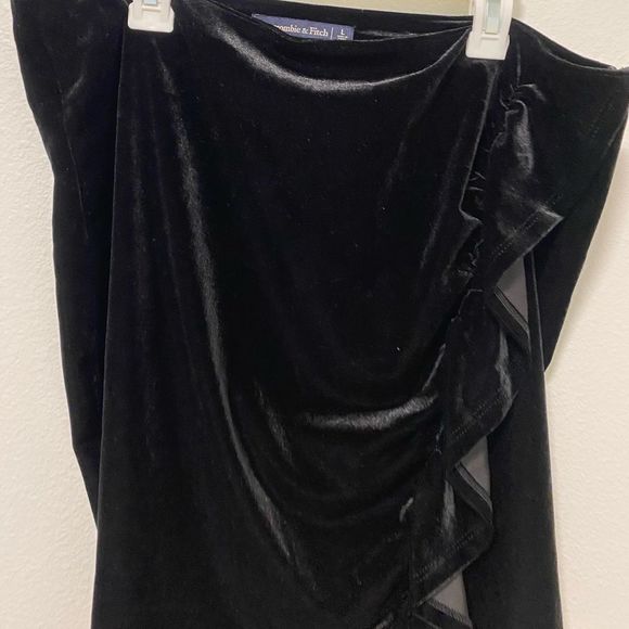 Black velvet Abercrombie side ruffle skirt - Picture 6 of 8